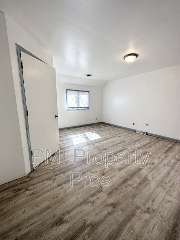 6762 N 52nd St - Photo 2 of 9