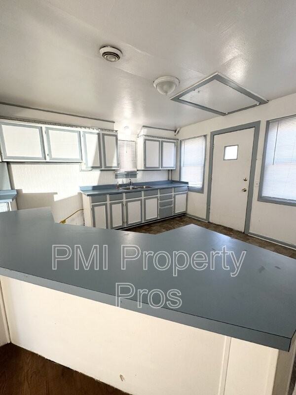 6762 N 52nd St - Photo 6 of 9