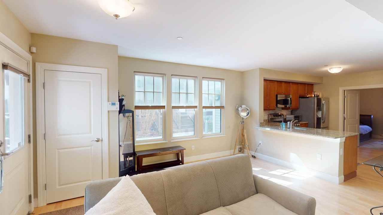 113 Crowninshield Rd - Photo 7 of 19