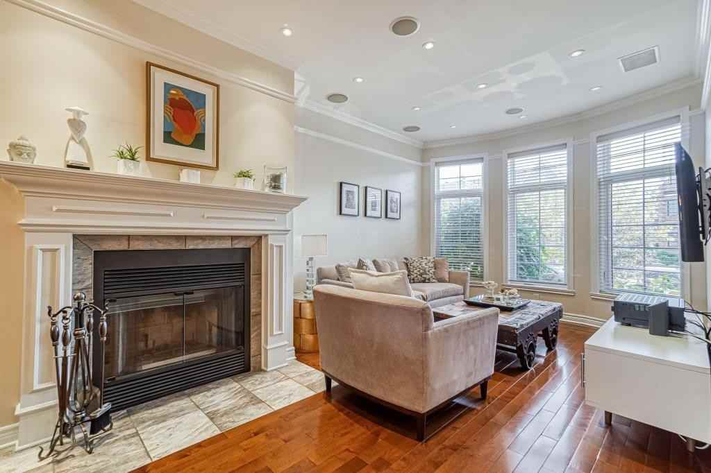 2929 Avenue Ernest - Hemingway - Photo 2 of 19