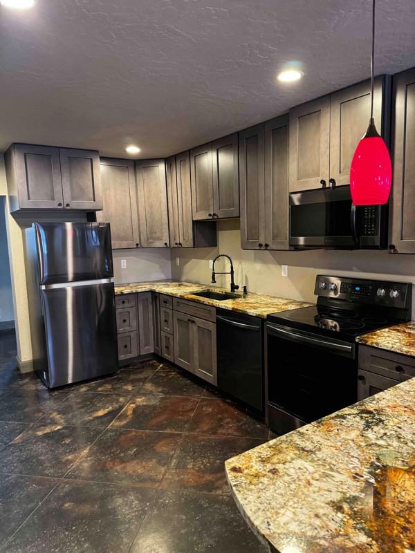 1109 Spruce St - Photo 3 of 11