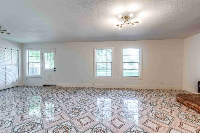 827 Ware Blvd - Photo 2 of 13