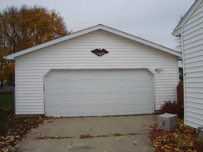 764 Walnut St - Photo 2 of 7