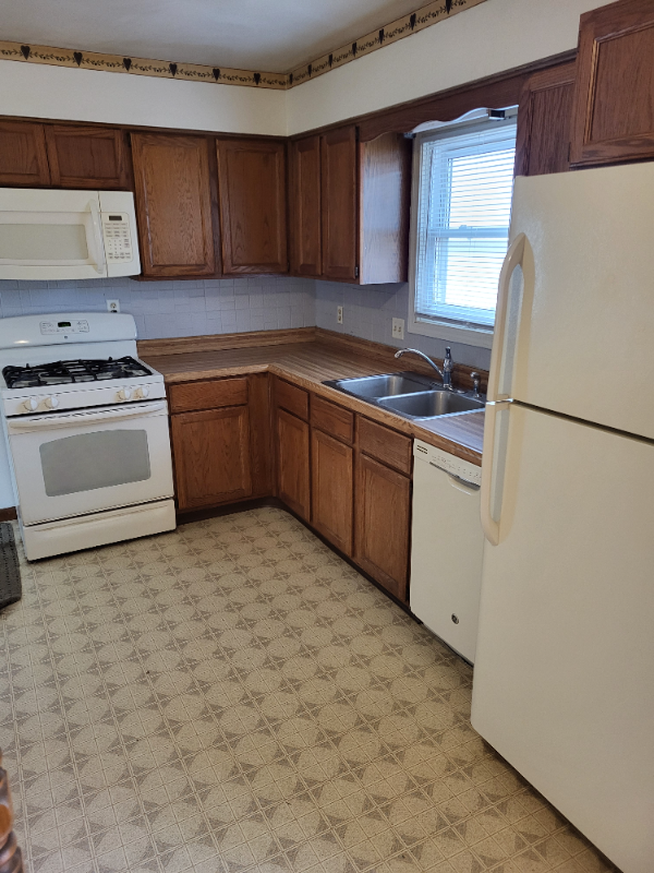 764 Walnut St - Photo 3 of 7