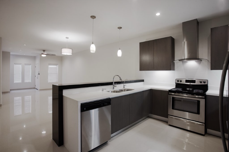 211 S 48th Ln #4 - Photo 2 of 8