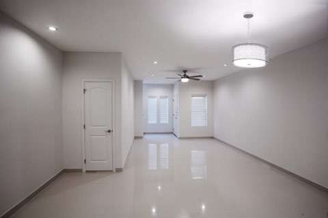 211 S 48th Ln #4 - Photo 4 of 8