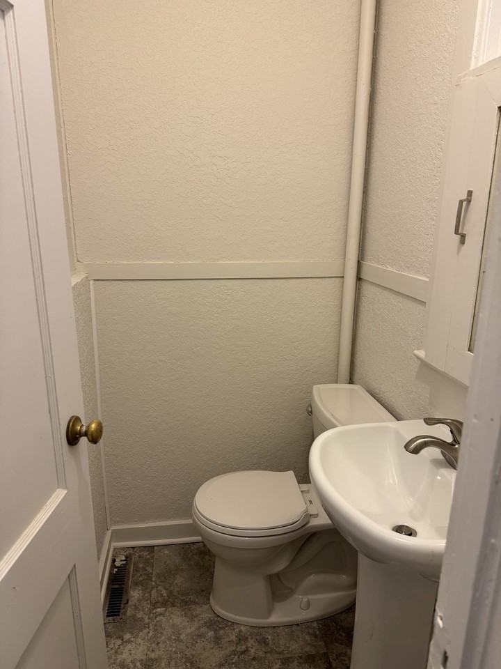 103 1st St Ne #NA - Photo 3 of 19