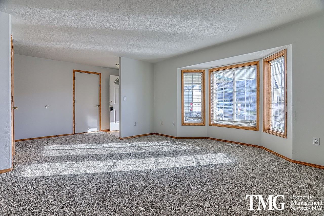 7112 Ne 163rd Ave - Photo 2 of 27