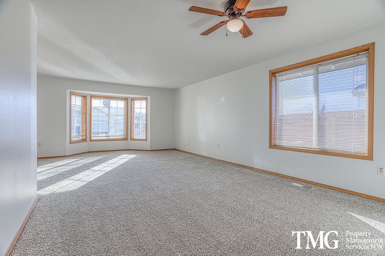 7112 Ne 163rd Ave - Photo 3 of 27