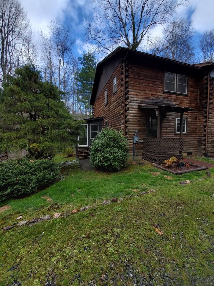 24 Mulberry Ln #5 - Photo 2 of 35