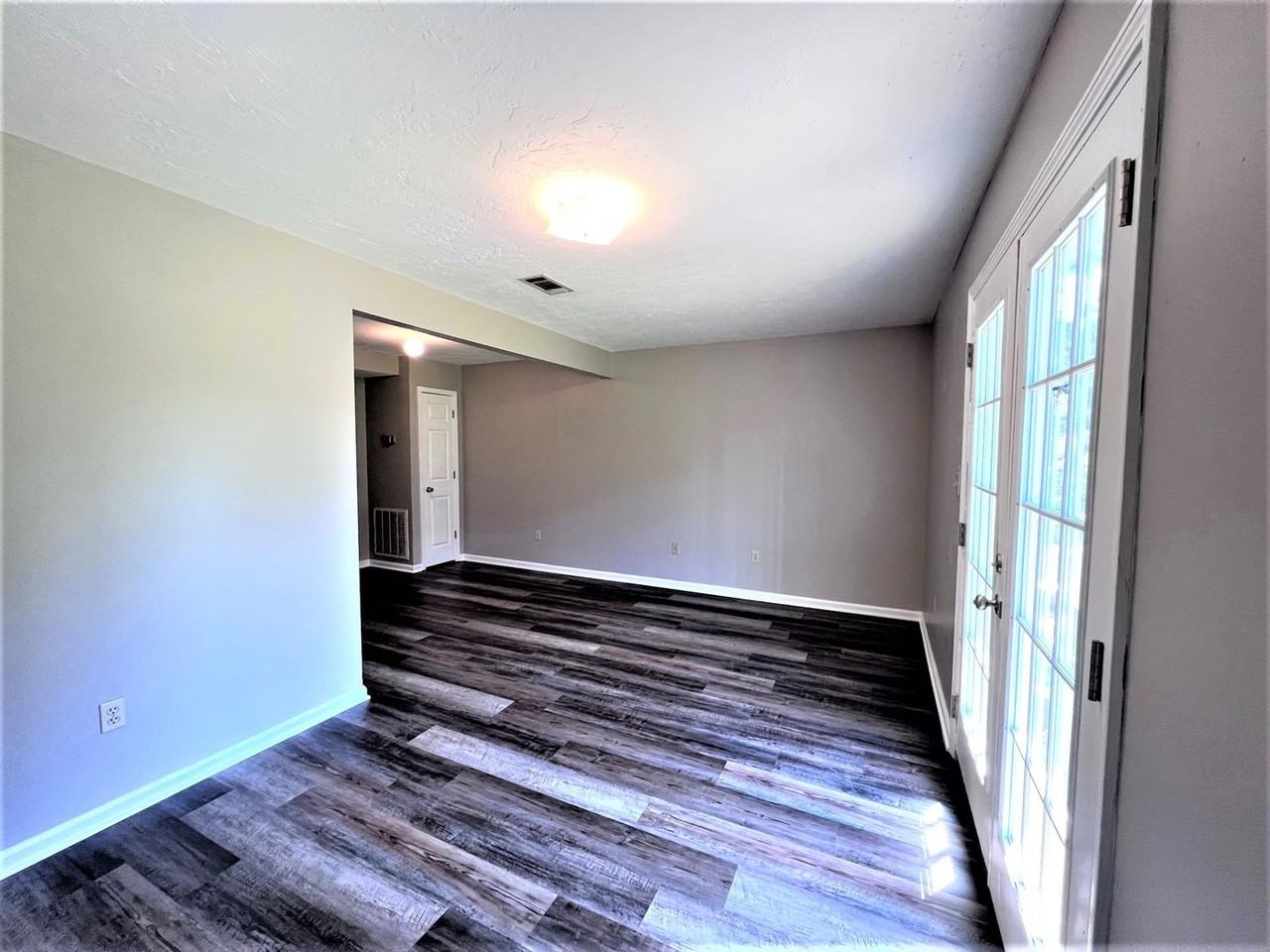 154 W Peach St Apt C2 #C2 - Photo 3 of 8