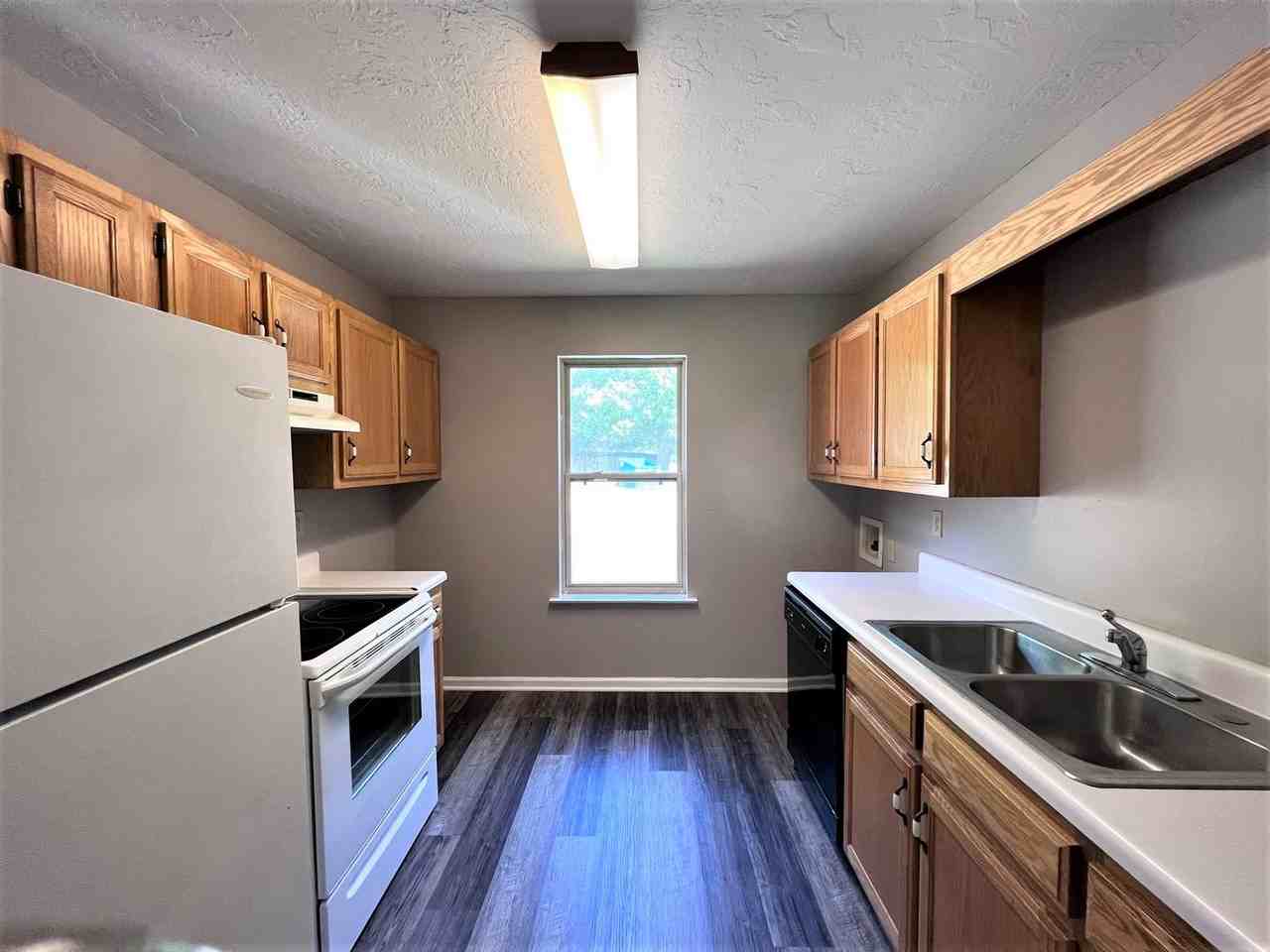 154 W Peach St Apt C2 #C2 - Photo 4 of 8
