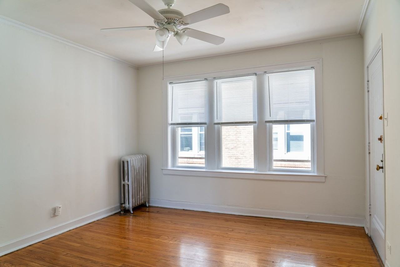 Hutchinson - Photo 3 of 20