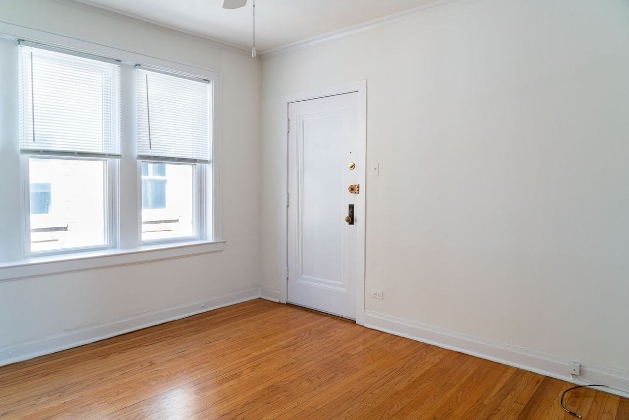 Hutchinson - Photo 4 of 20