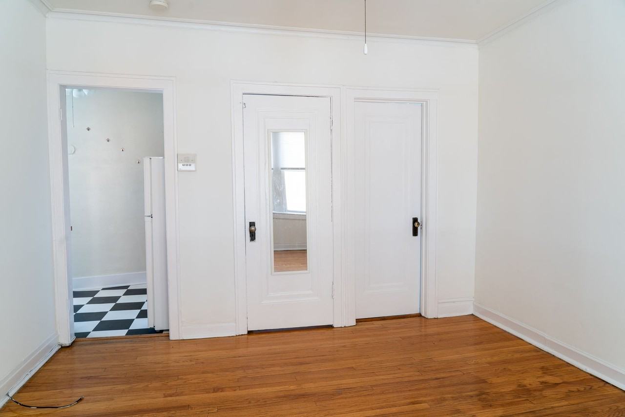 Hutchinson - Photo 5 of 20