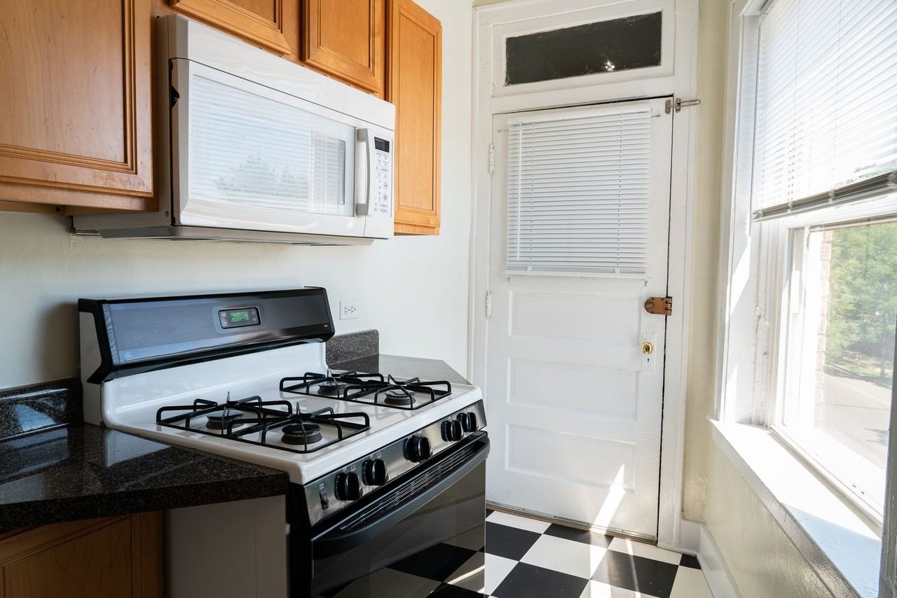 Hutchinson - Photo 6 of 20