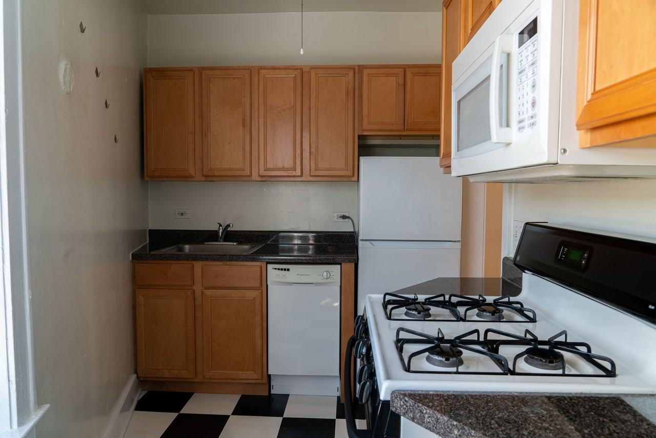 Hutchinson - Photo 7 of 20