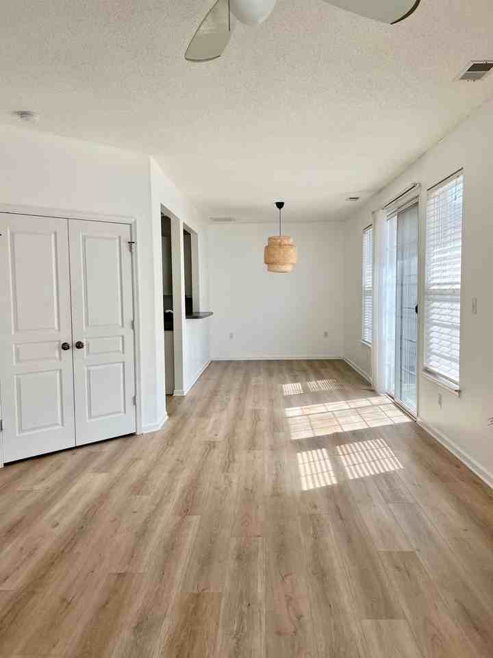 5856 Baynebridge Dr - Photo 3 of 29