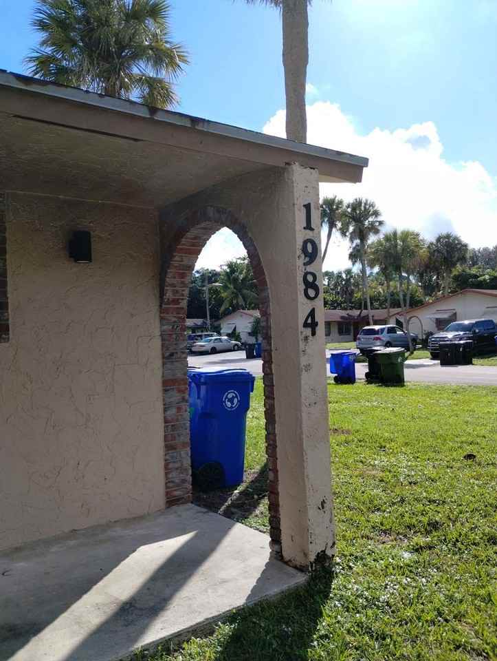 1984 Sw 29th Ave #A - Photo 5 of 18