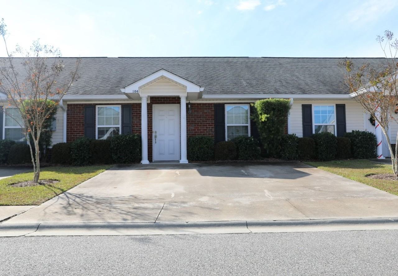 Carlisle Village Townhomes - Photo 3 of 8