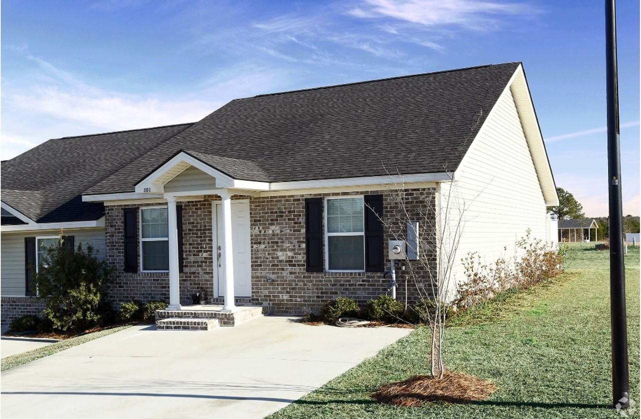 Carlisle Village Townhomes - Photo 4 of 8