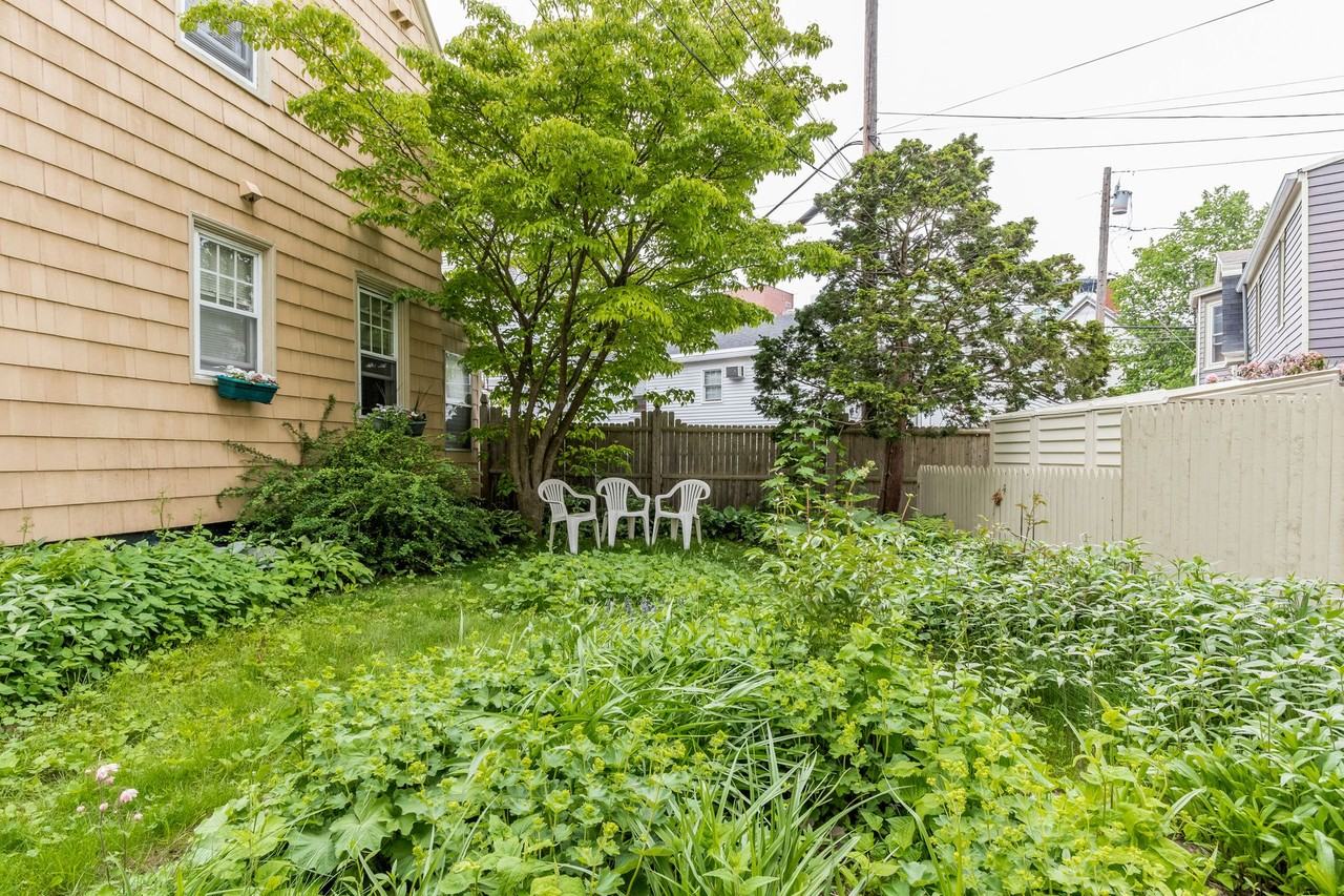 256 Vaughan St - Photo 2 of 3