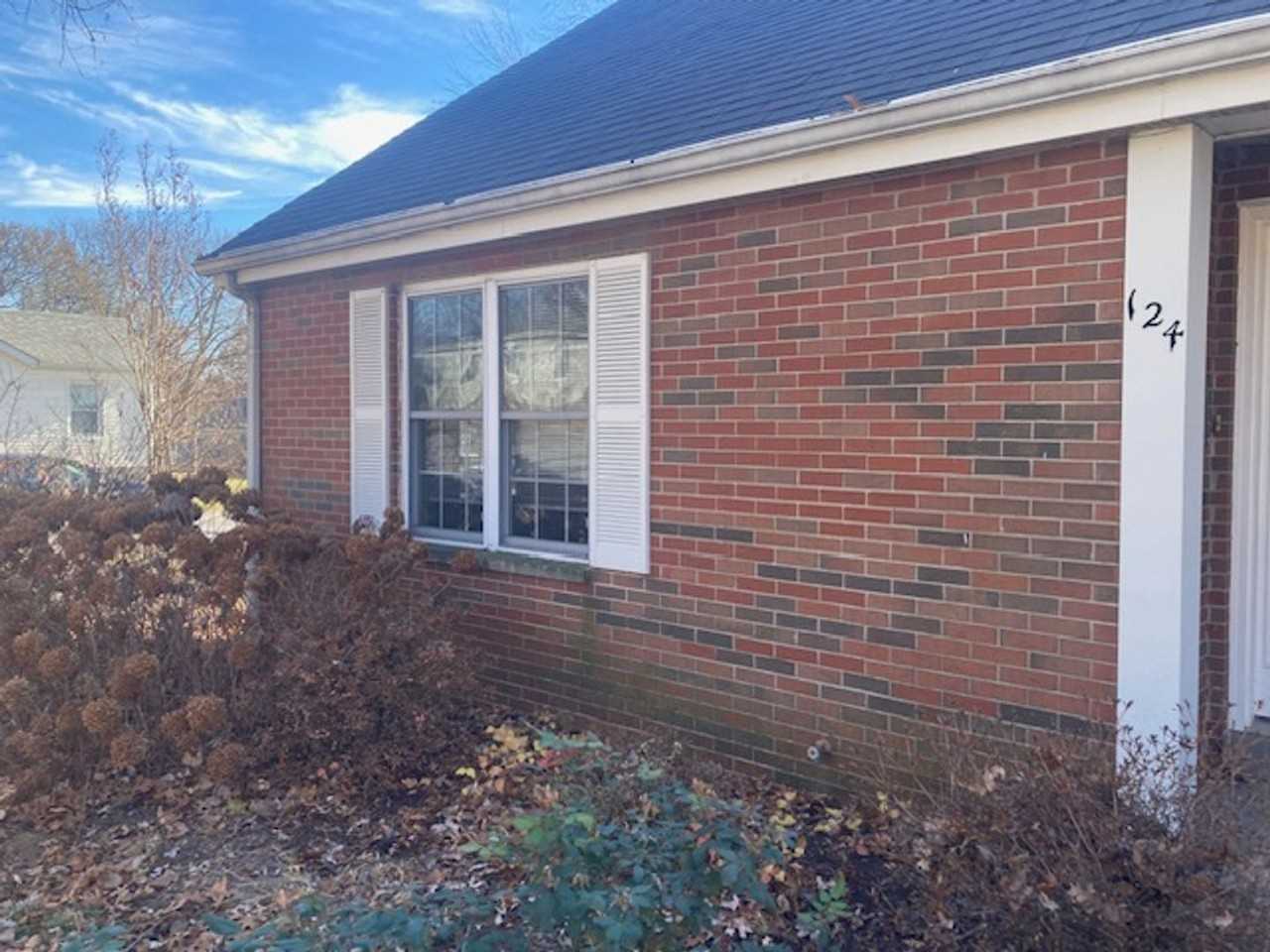 124 E Dee St - Photo 2 of 24