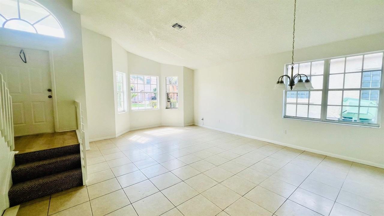 15139 Nw 7th St - Photo 2 of 8