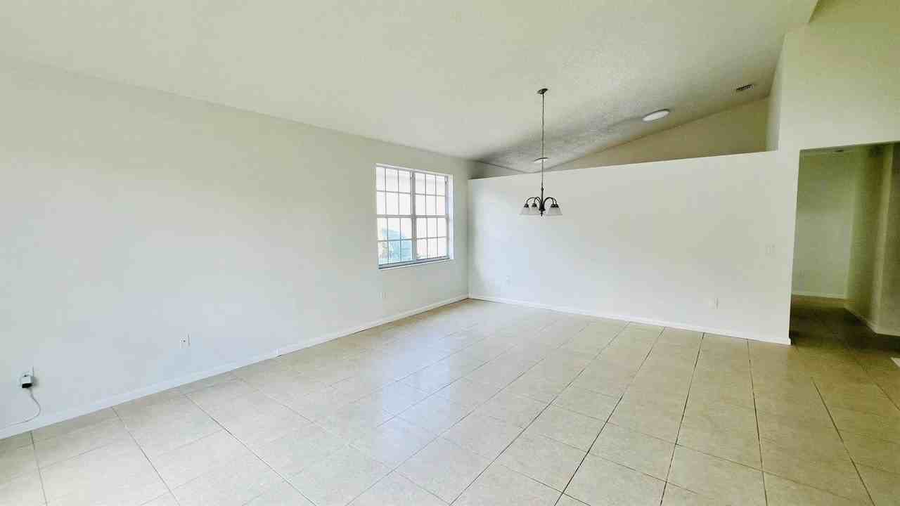 15139 Nw 7th St - Photo 3 of 8