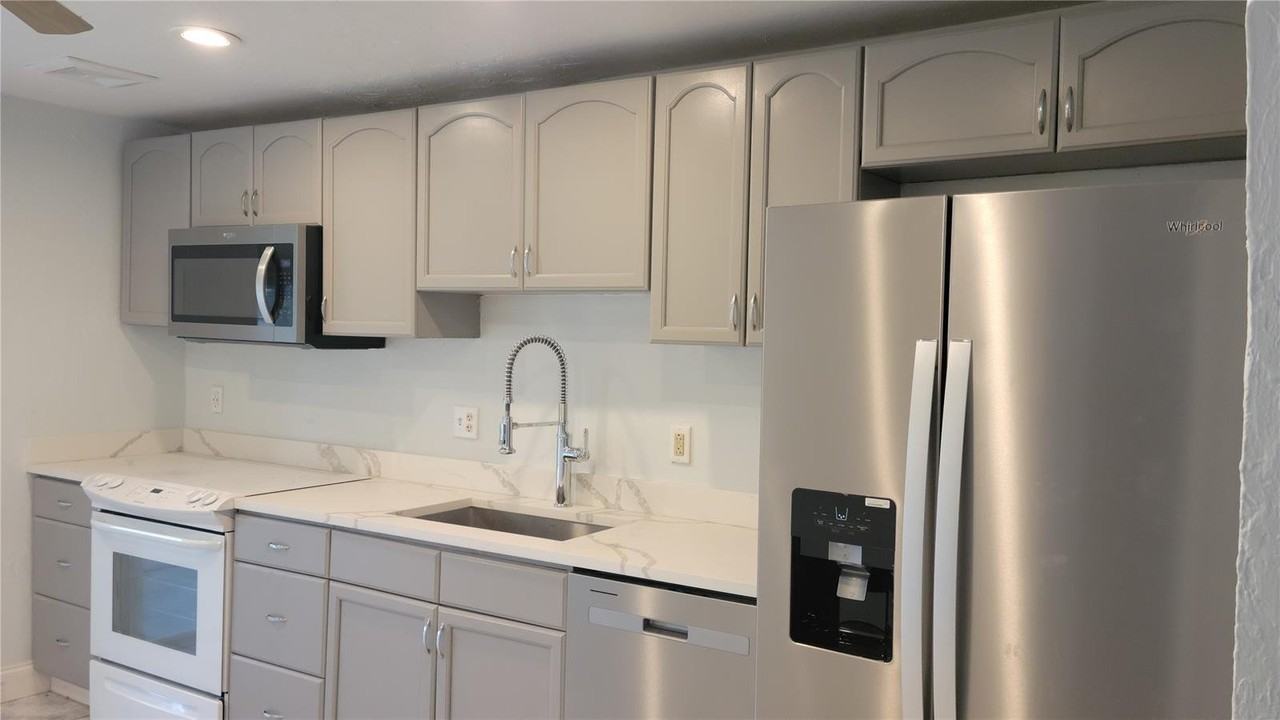 5715 Douglas St - Photo 3 of 8