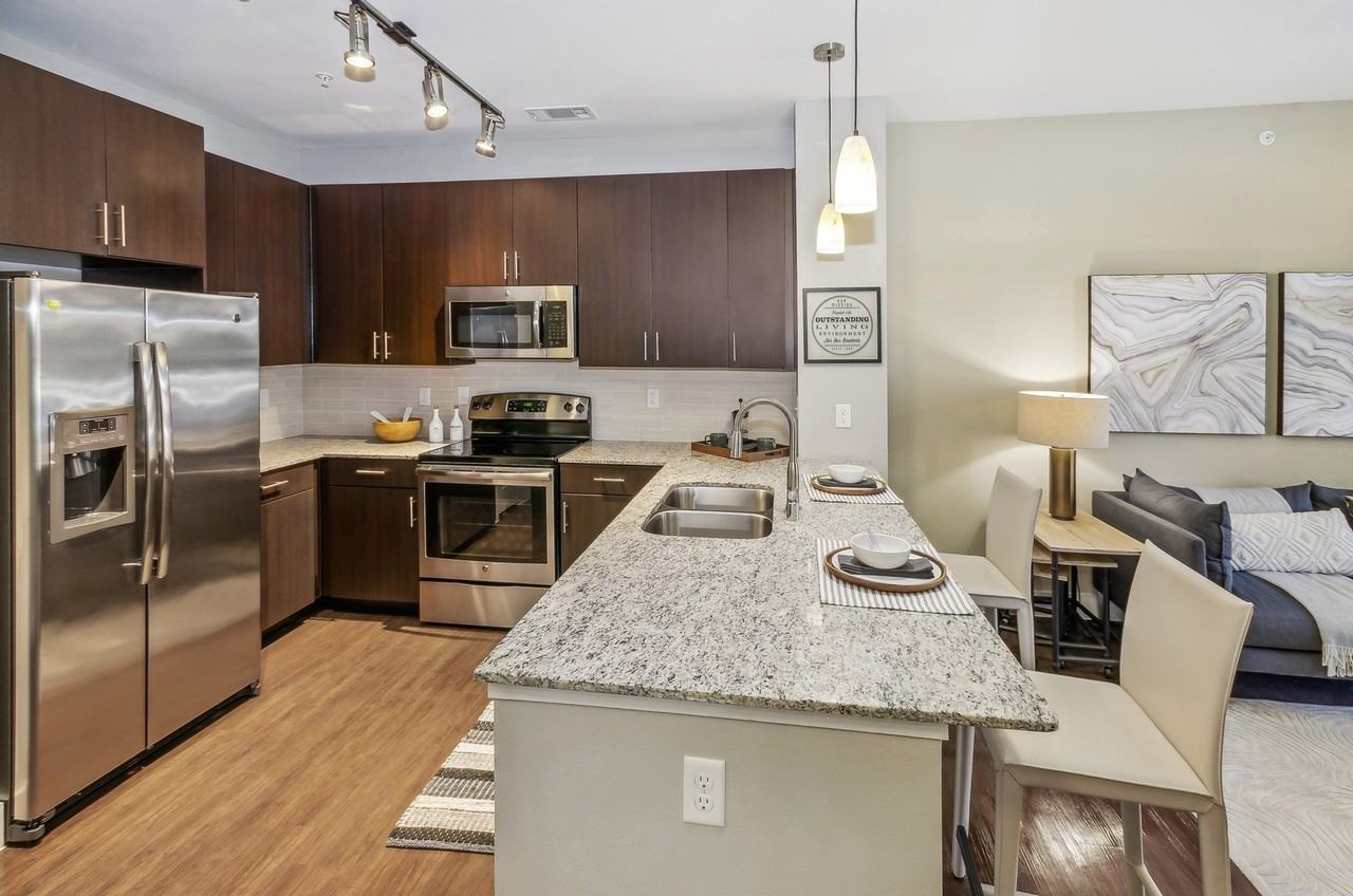 AMLI West Plano - Photo 7 of 33