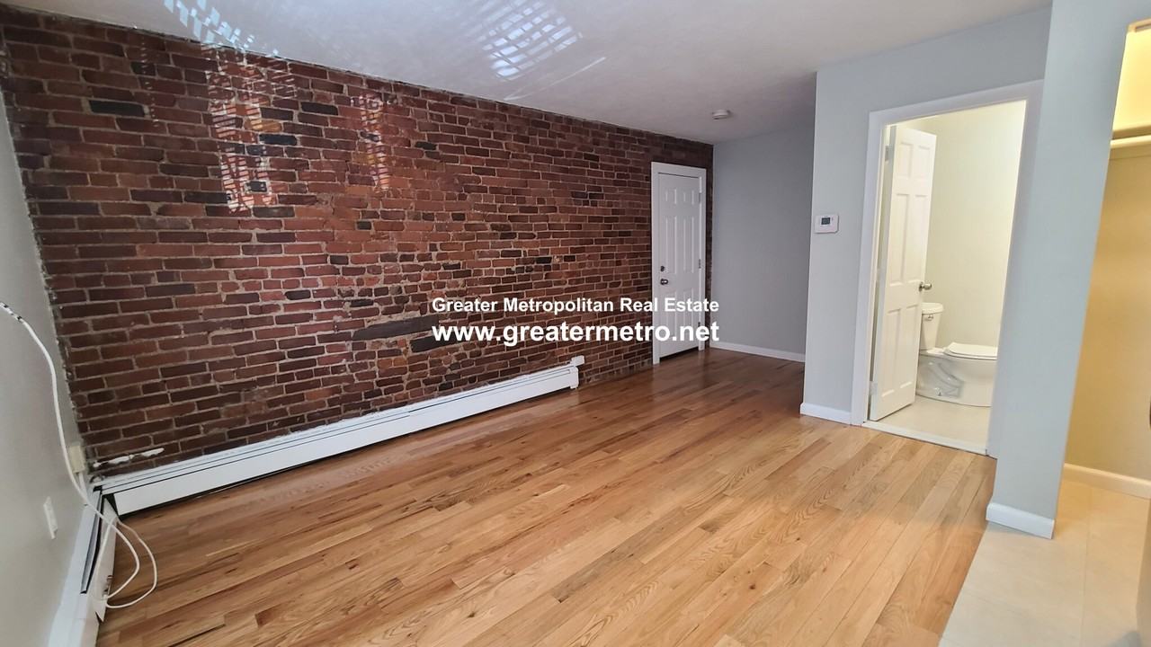 5 Charter St #1 - Photo 4 of 9