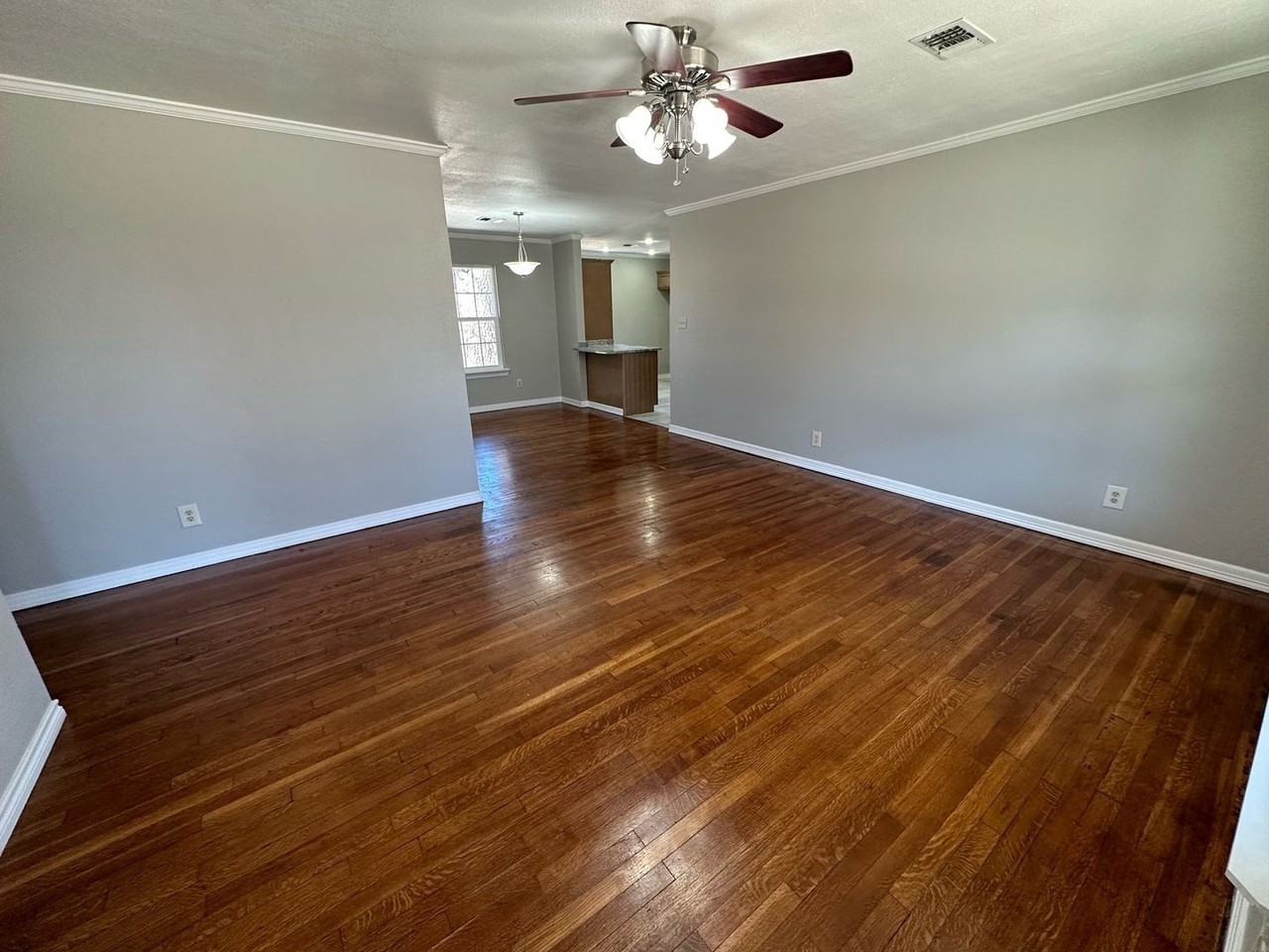 2010 S Milam St - Photo 2 of 20