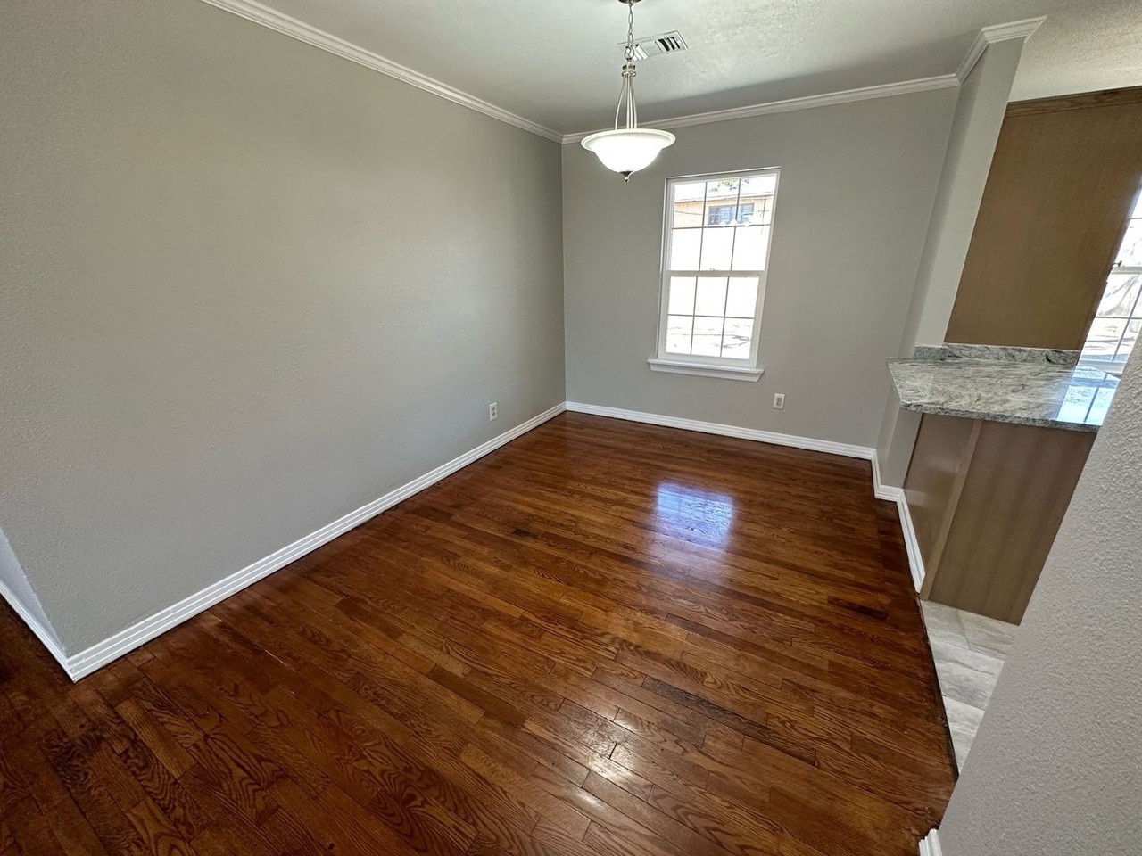 2010 S Milam St - Photo 3 of 20