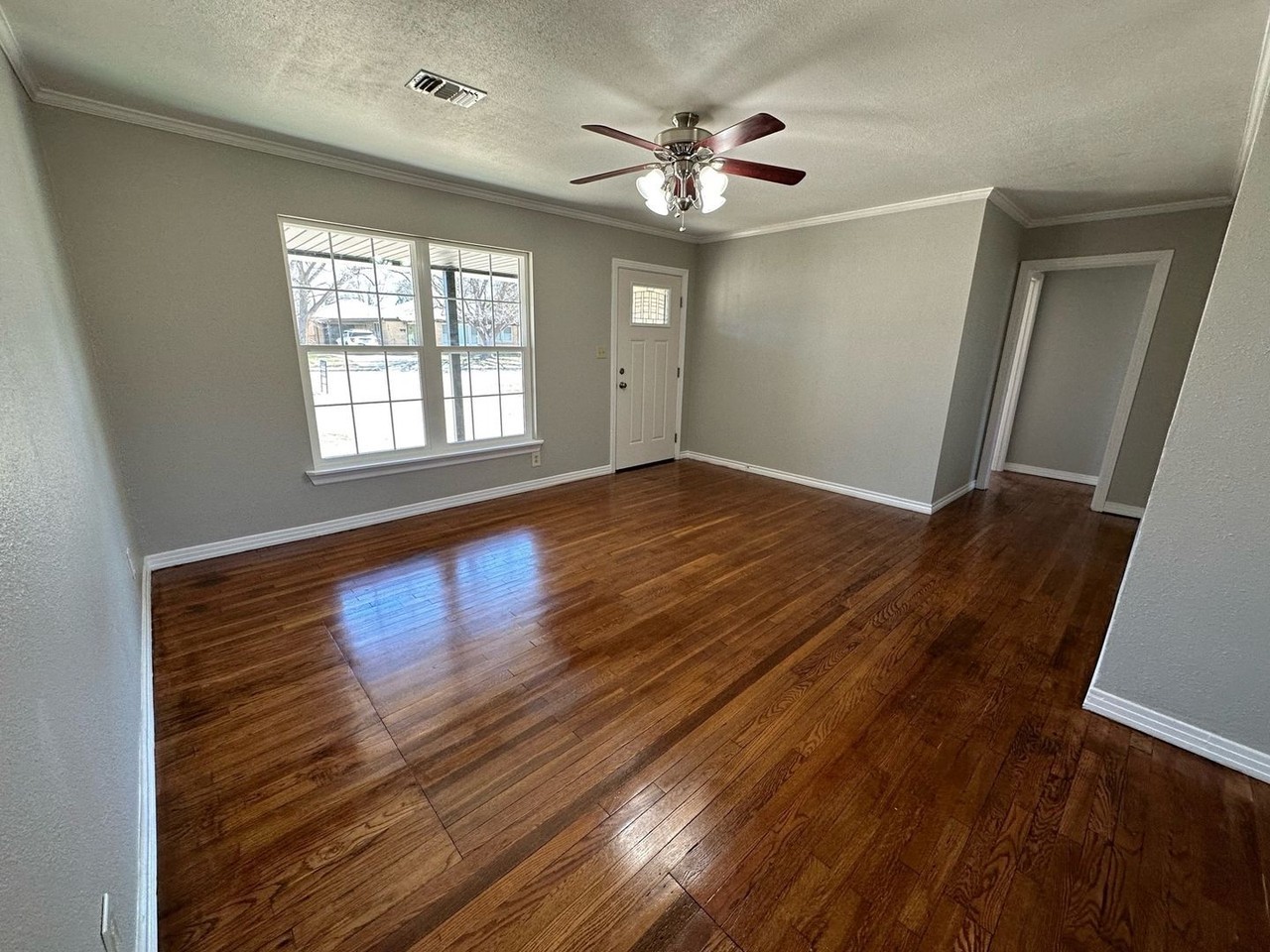 2010 S Milam St - Photo 4 of 20
