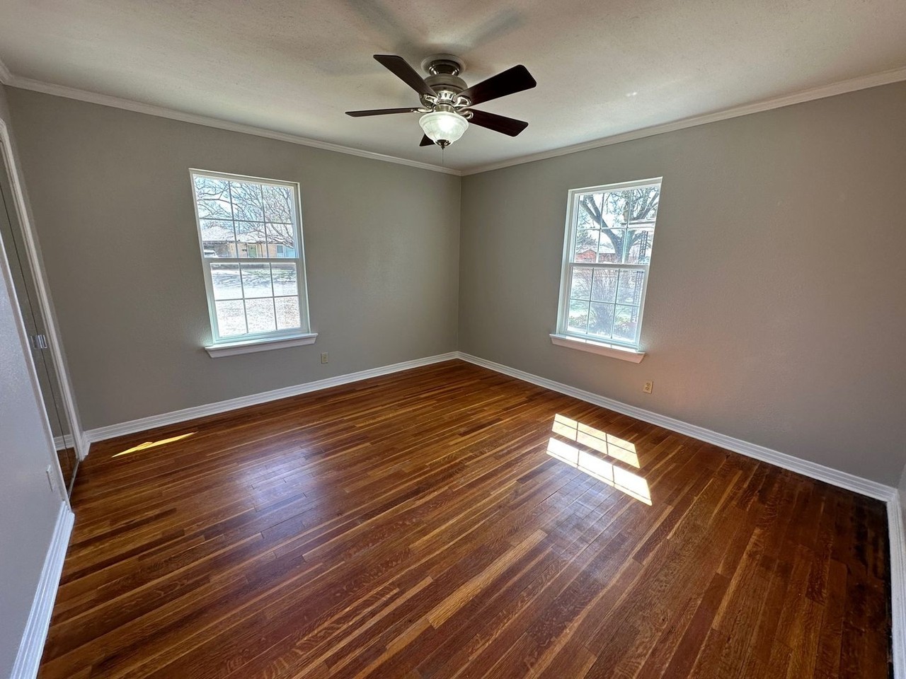 2010 S Milam St - Photo 5 of 20