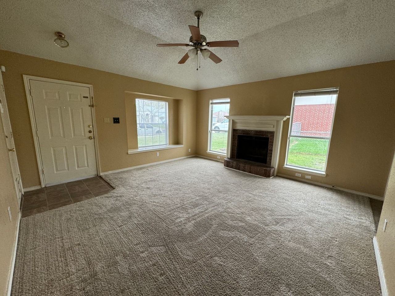 3501 Rainforest Ln - Photo 2 of 29