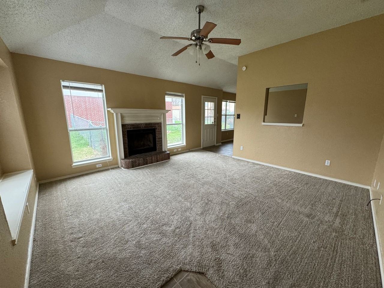 3501 Rainforest Ln - Photo 5 of 29