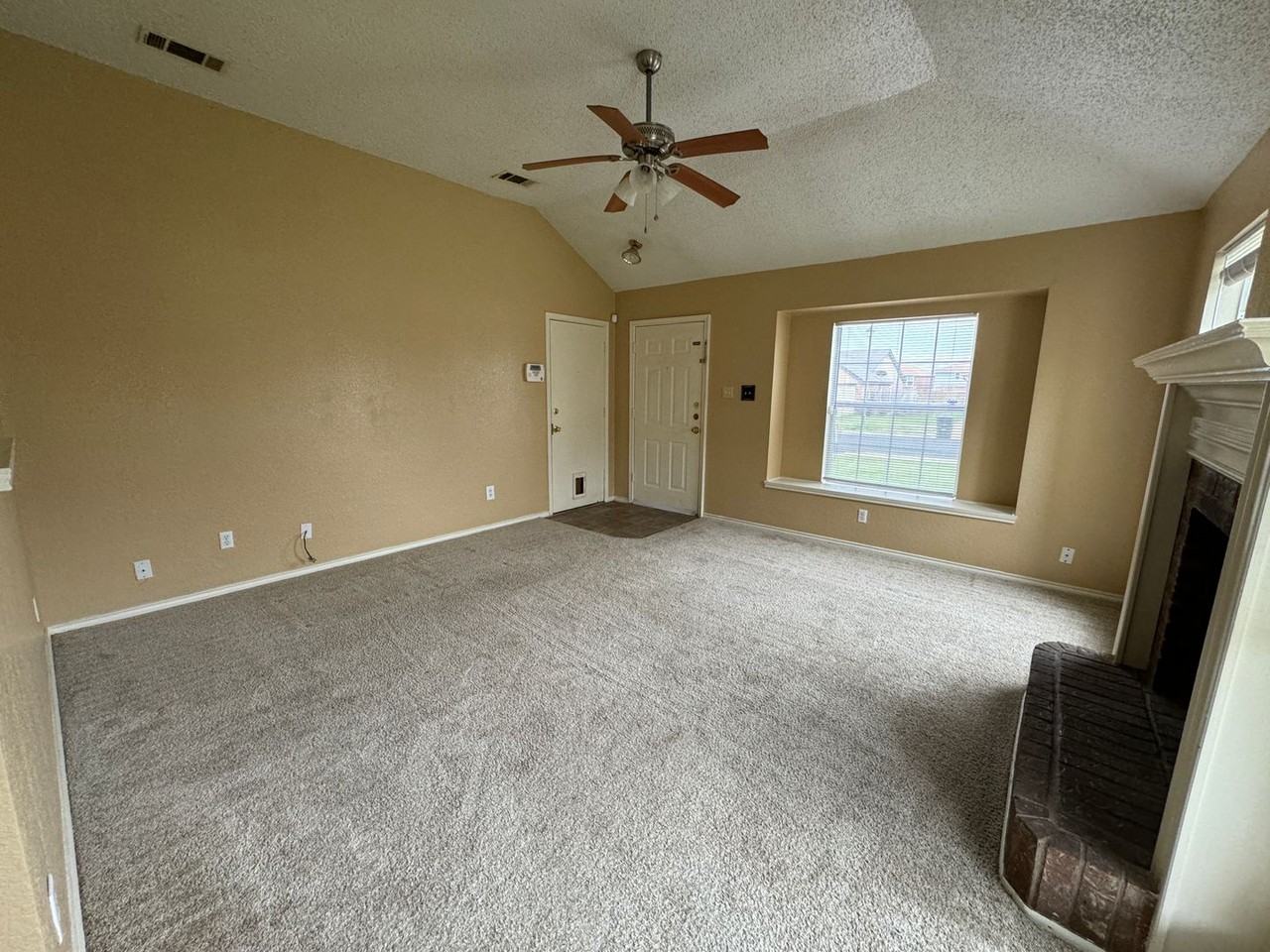 3501 Rainforest Ln - Photo 6 of 29