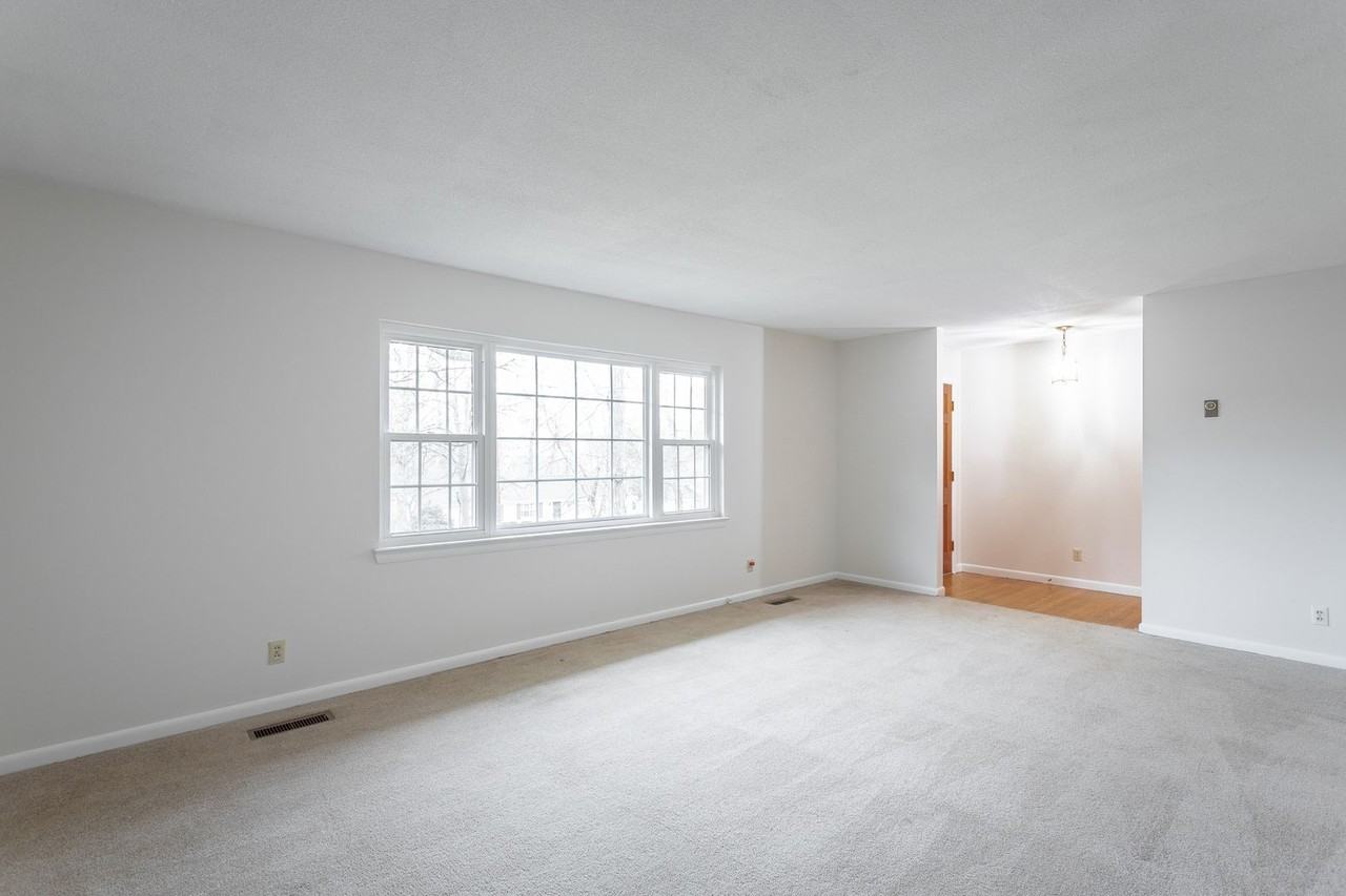 7005 Genoa Drive - Photo 5 of 40