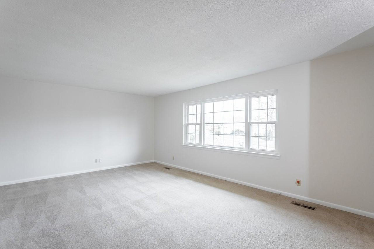 7005 Genoa Drive - Photo 6 of 40