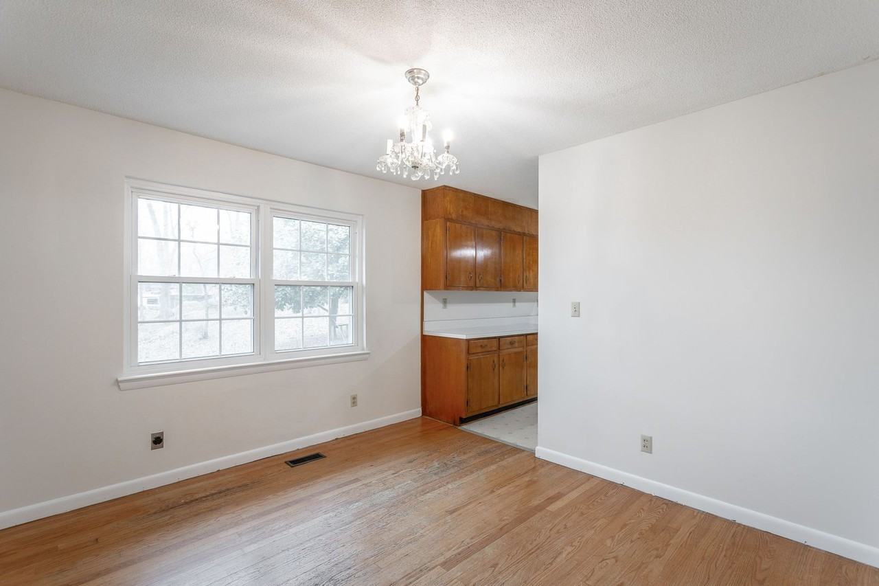 7005 Genoa Drive - Photo 7 of 40