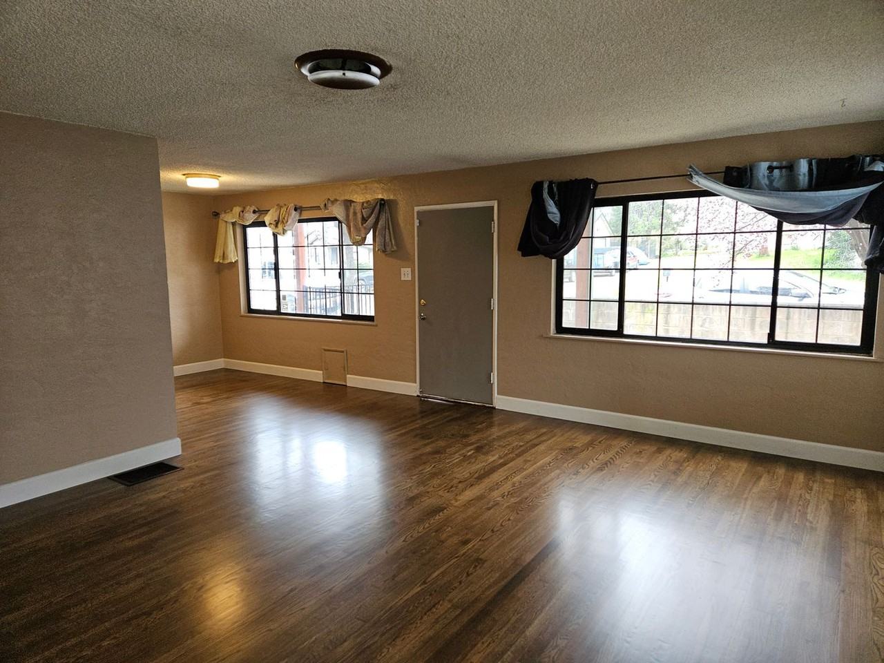 2345 Waldon St - Photo 2 of 16