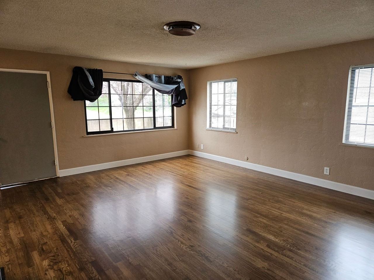 2345 Waldon St - Photo 3 of 16
