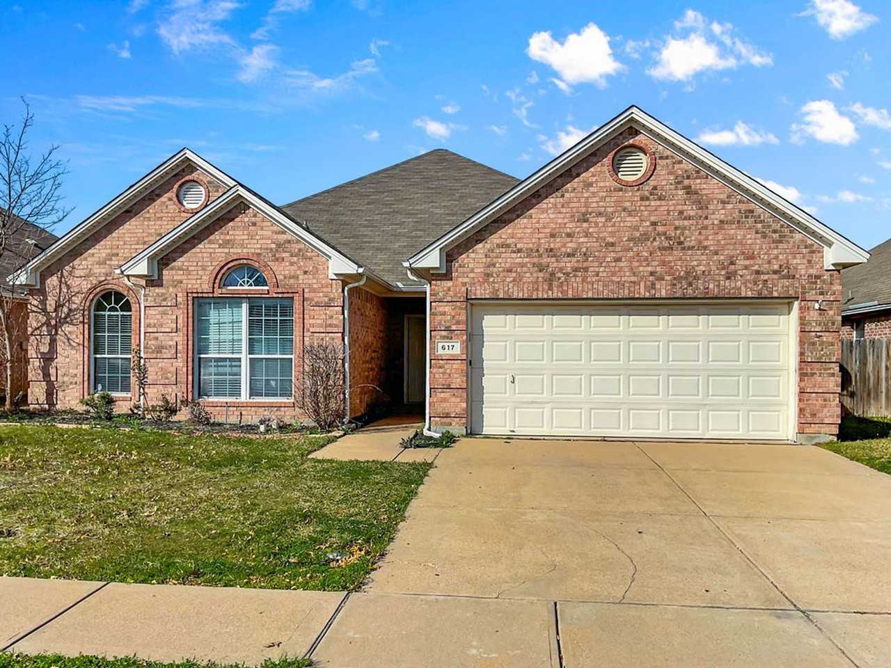 617 Crownpoint Ln - Photo 2 of 15