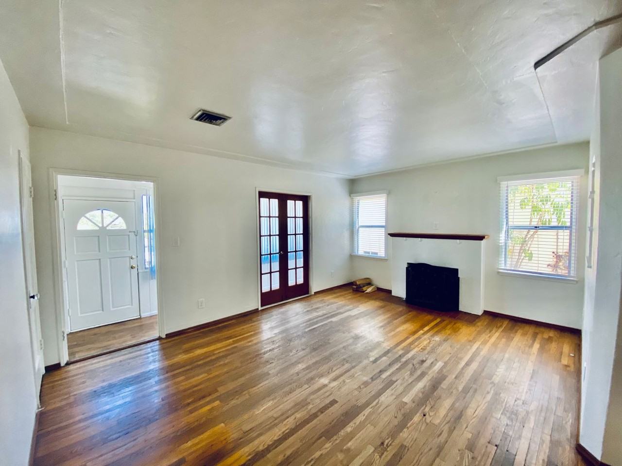 4624 Rolando Blvd - Photo 3 of 16