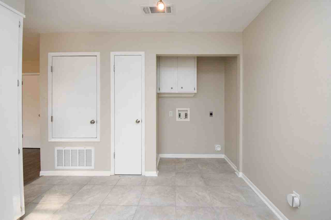 1104 MacArthur - Photo 3 of 6