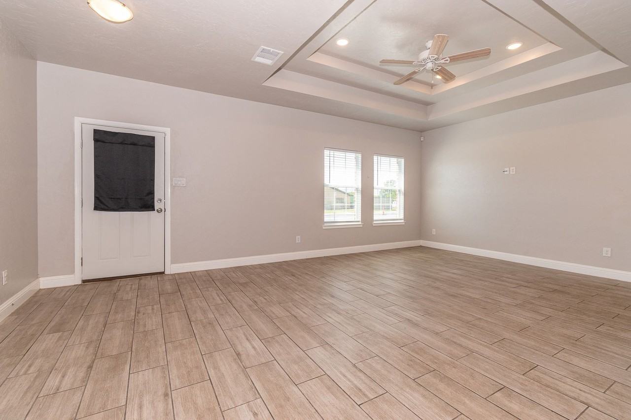 2505 Carver St - Photo 2 of 32