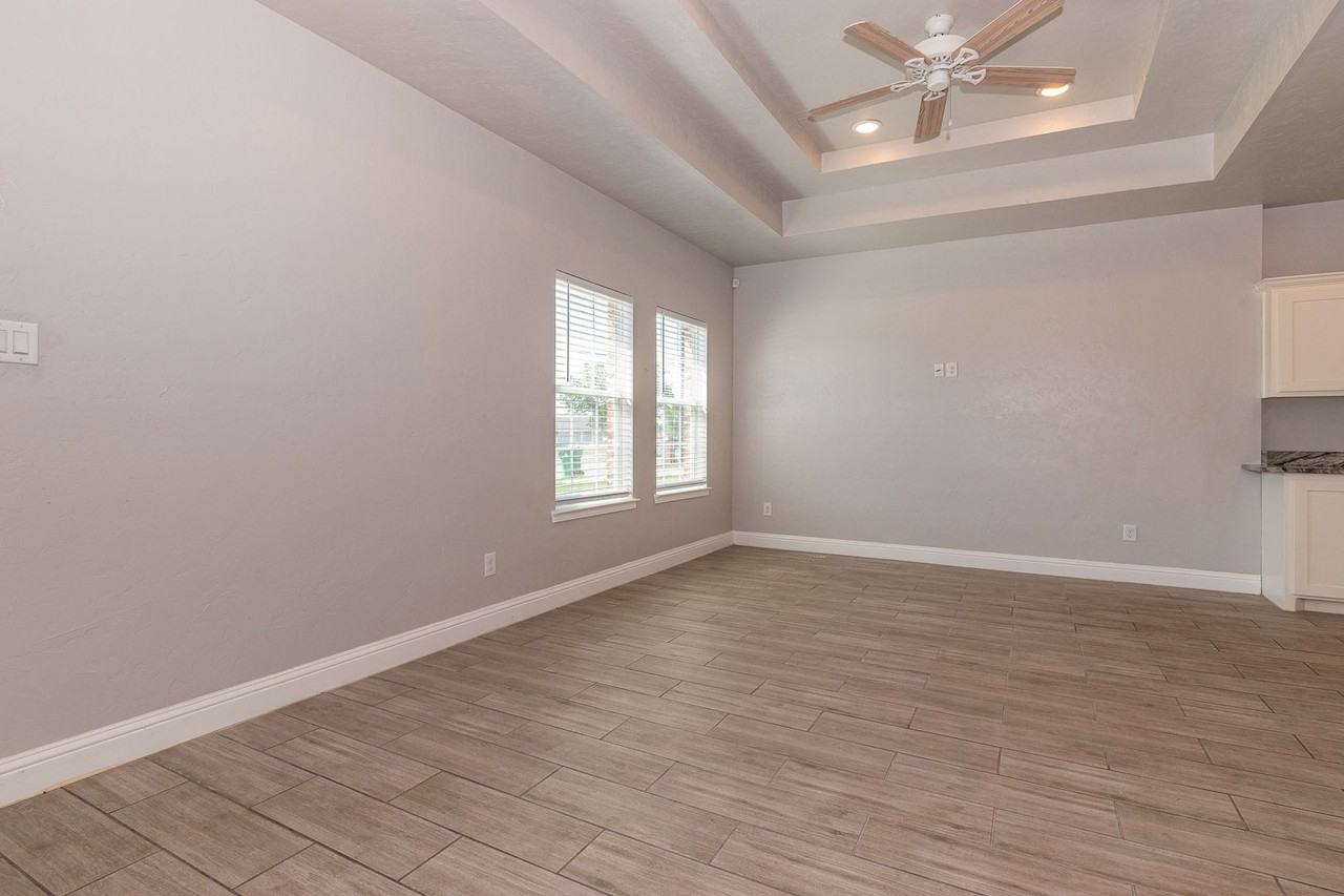 2505 Carver St - Photo 3 of 32