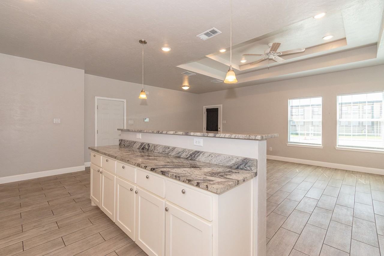 2505 Carver St - Photo 5 of 32